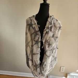Do everything in love Starfish Patterned Scarf